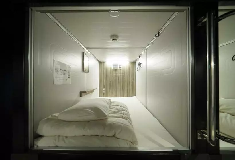 Leo Yu Capsule Hotel Nishifunabashi