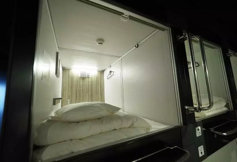 Leo Yu Capsule Hotel Nishifunabashi
