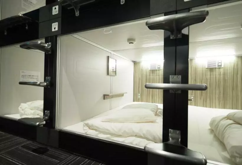 Leo Yu Capsule Hotel Nishifunabashi