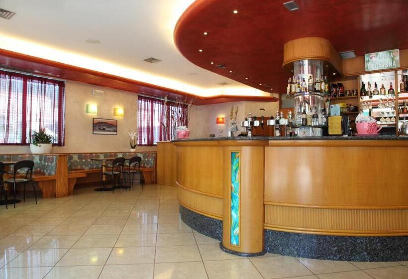 Отель L Incontro