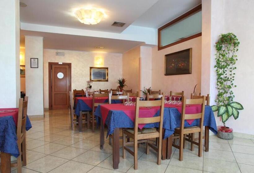 Отель L Incontro