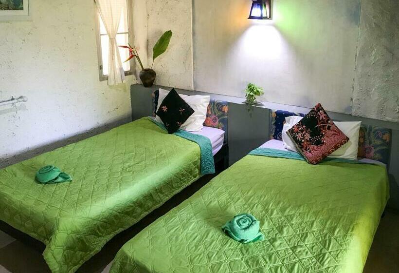 Panzió Baan Suanthip Homestay   Aoluek Natural Retreat