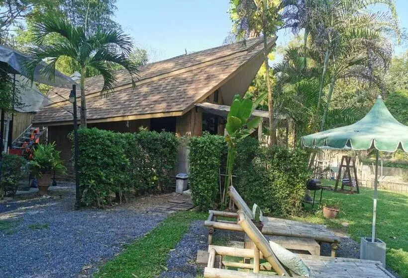 Majatalo Brookhouse & Glamping