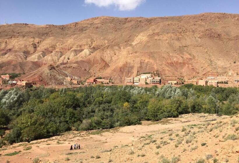 فندق صغير Auberge Restaurant Zahra