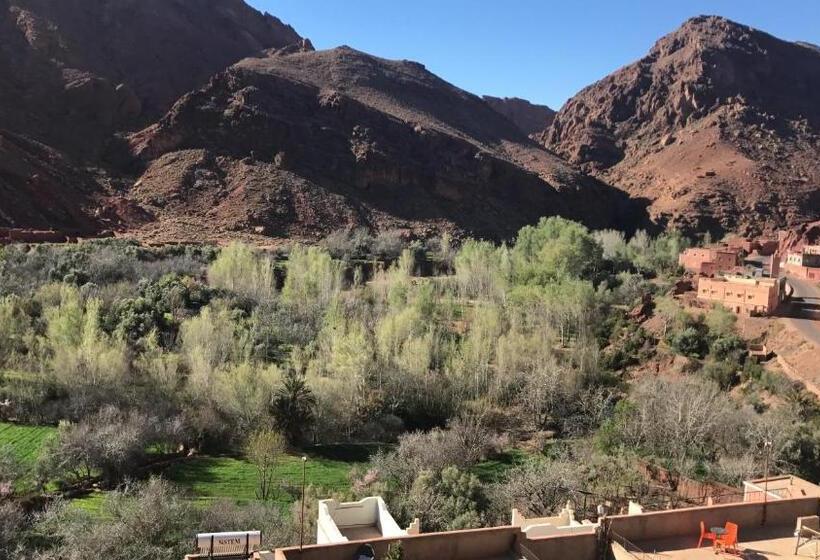 فندق صغير Auberge Restaurant Zahra