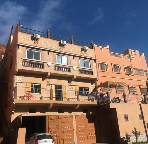 فندق صغير Auberge Restaurant Zahra