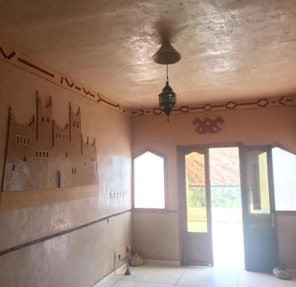 فندق صغير Auberge Restaurant Zahra