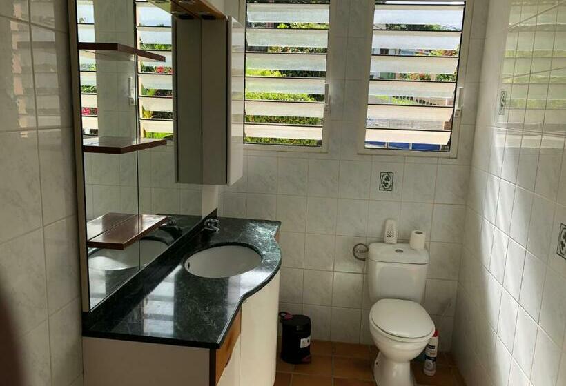 تختخواب و صبحانه Appartement Emeraude