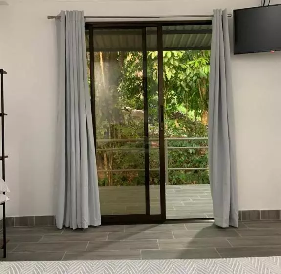 Aamiaismajoitus (B&B) Carara Adventure Park