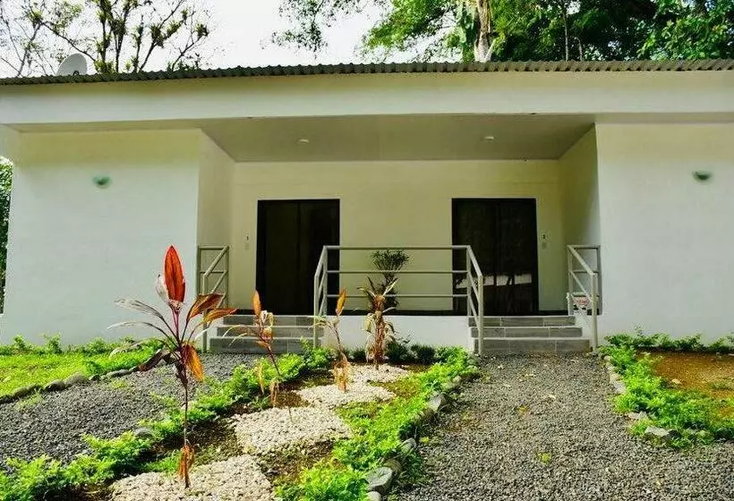 Aamiaismajoitus (B&B) Carara Adventure Park