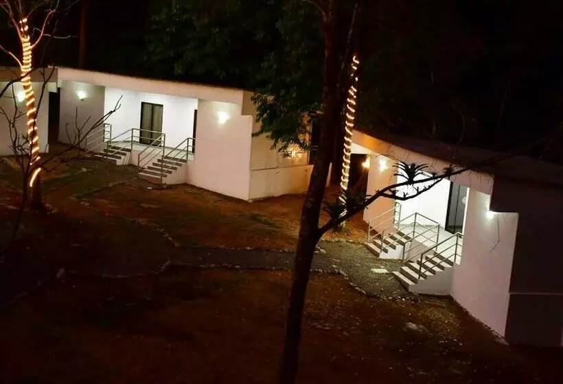 Aamiaismajoitus (B&B) Carara Adventure Park