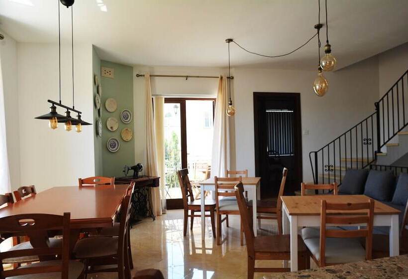 تختخواب و صبحانه Joseluce