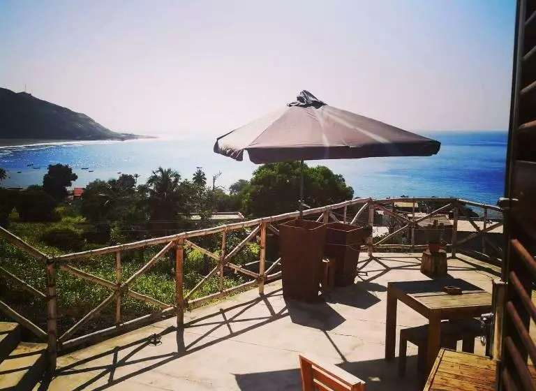 تختخواب و صبحانه Kaza Ladera