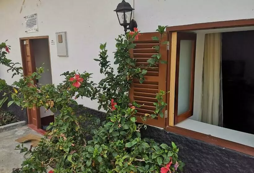 تختخواب و صبحانه Kaza Ladera