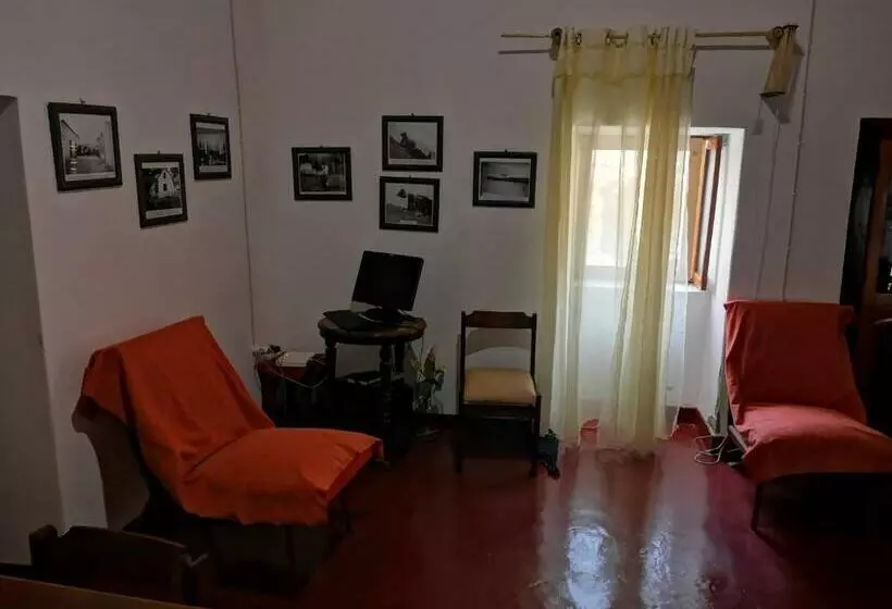 تختخواب و صبحانه Kaza Ladera