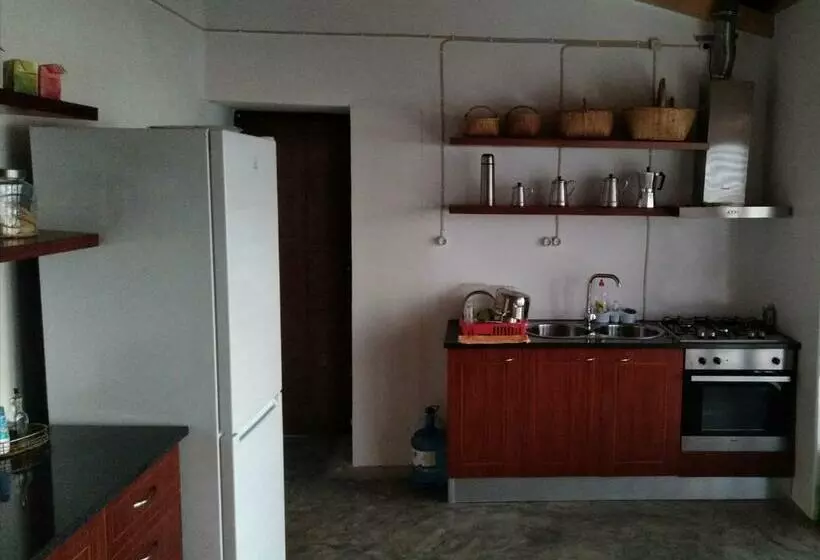 تختخواب و صبحانه Kaza Ladera