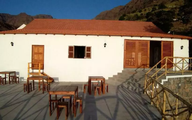 تختخواب و صبحانه Kaza Ladera