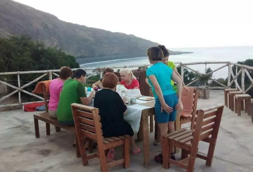 تختخواب و صبحانه Kaza Ladera