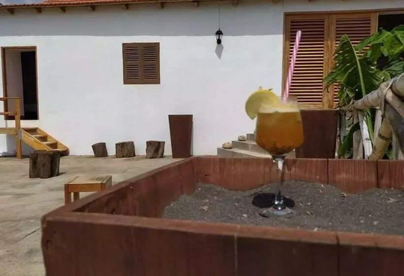 تختخواب و صبحانه Kaza Ladera