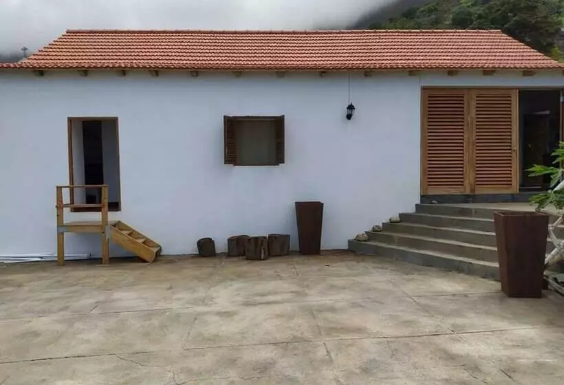 تختخواب و صبحانه Kaza Ladera