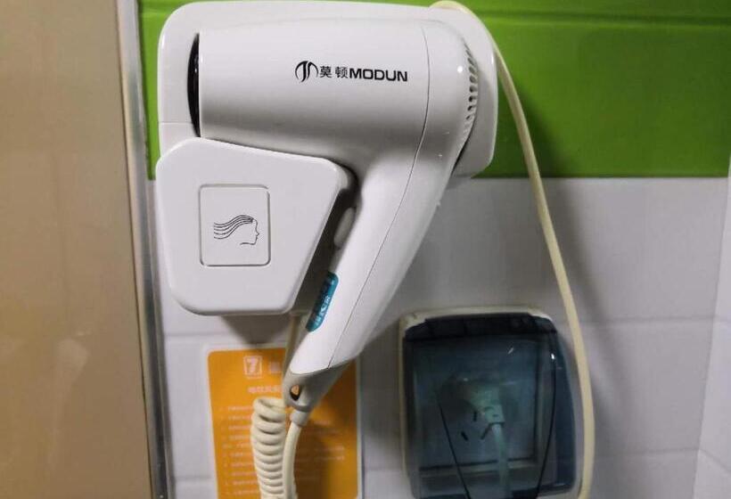 בית מלון כפרי 7days Inn Yongzhou Central Hospital