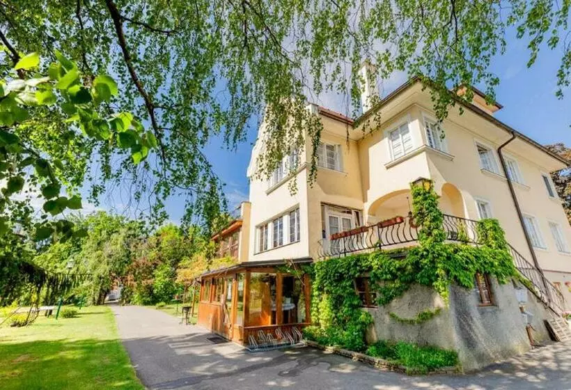 Hotelli Bauernhof Woltron
