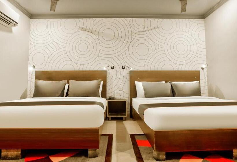 Collection O 30111 Hotel Everest