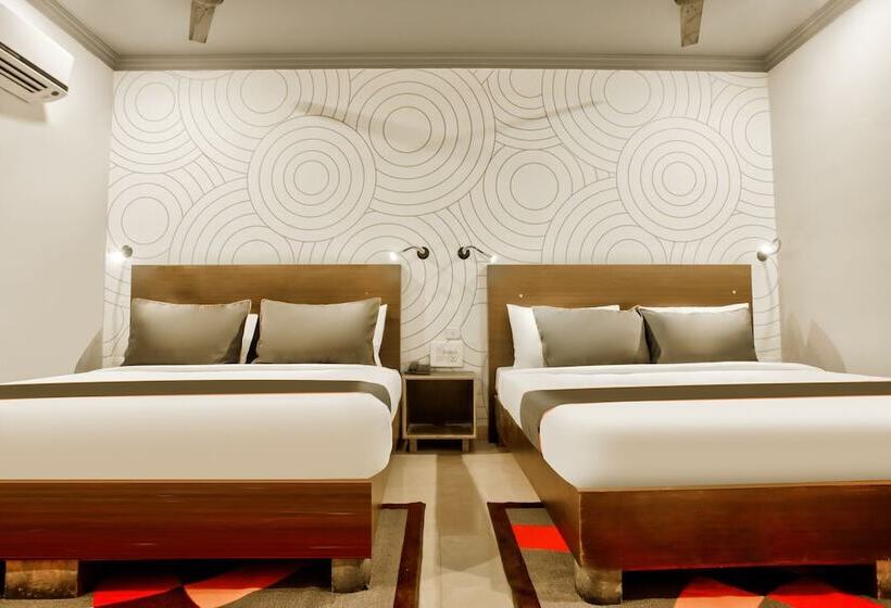 Collection O 30111 Hotel Everest