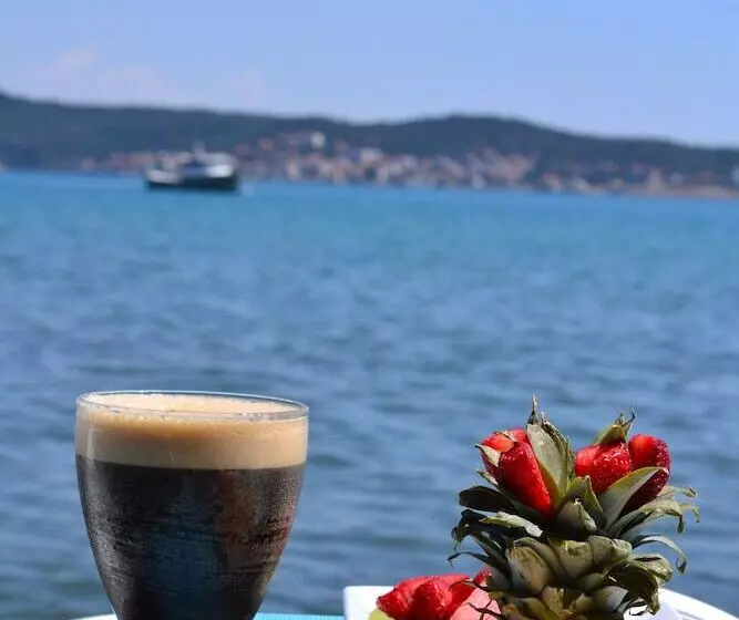 Cunda Ezer Otel