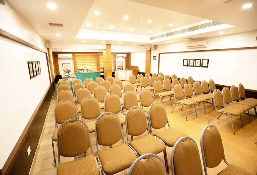 ホテル Afrad International