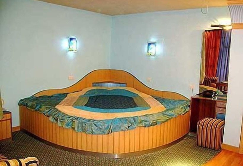 בית מלון כפרי Glacier Resort