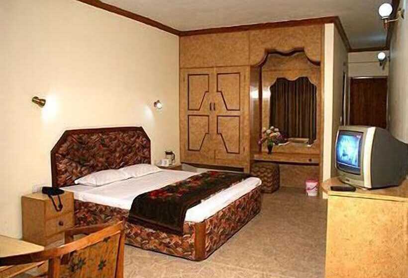 בית מלון כפרי Glacier Resort