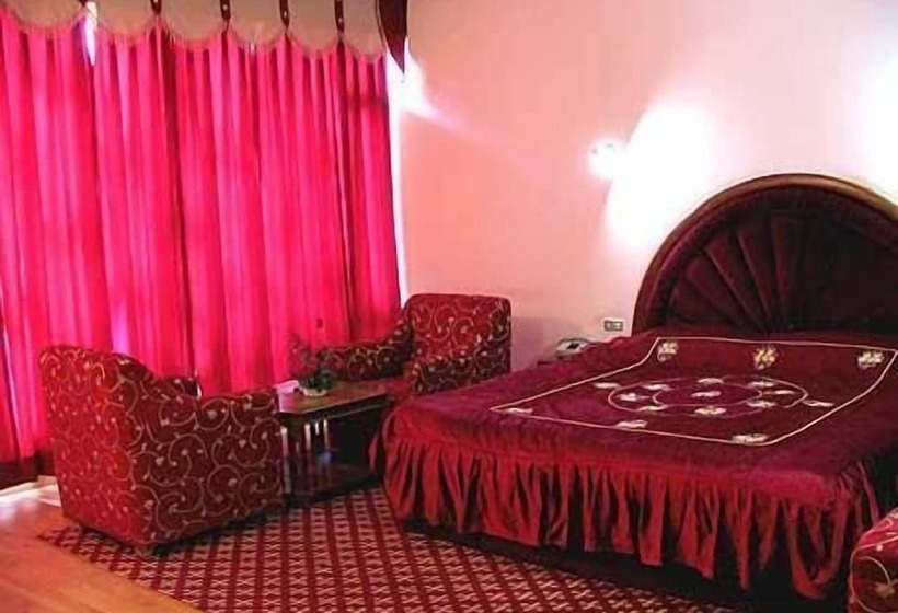 בית מלון כפרי Glacier Resort