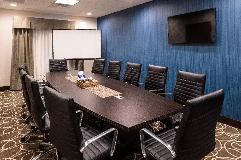 ホテル Holiday Inn Express & Suites Bakersfield Airport, An Ihg