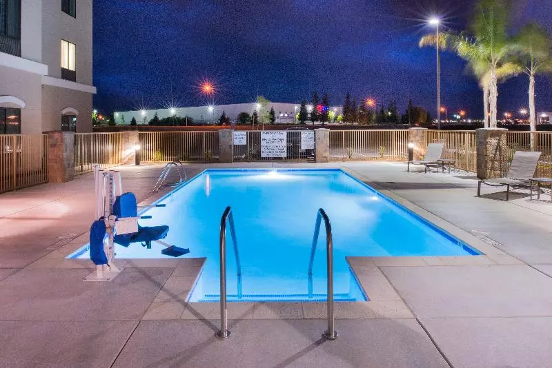 ホテル Holiday Inn Express & Suites Bakersfield Airport, An Ihg