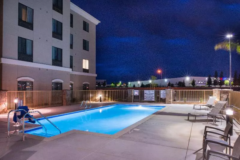 ホテル Holiday Inn Express & Suites Bakersfield Airport, An Ihg