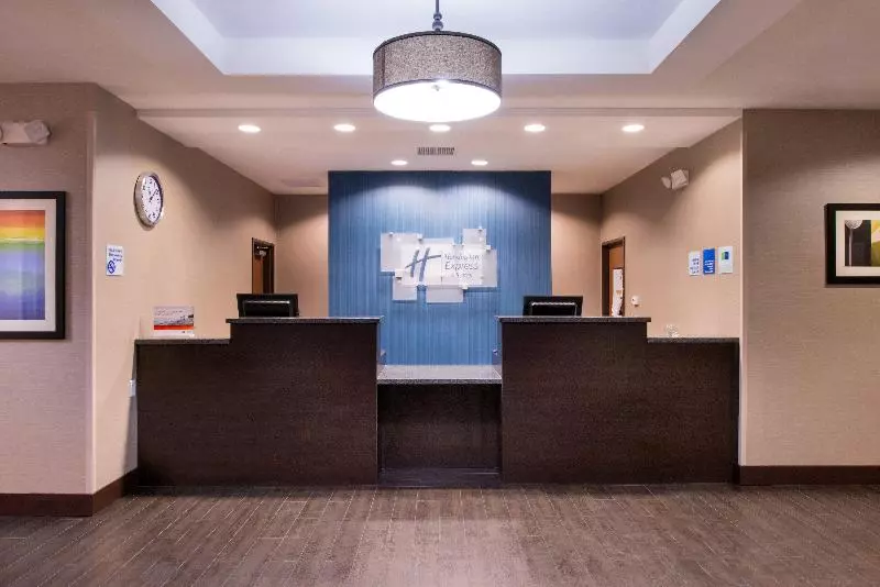 ホテル Holiday Inn Express & Suites Bakersfield Airport, An Ihg