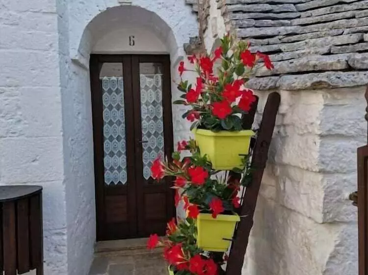 هتل Trulli Family