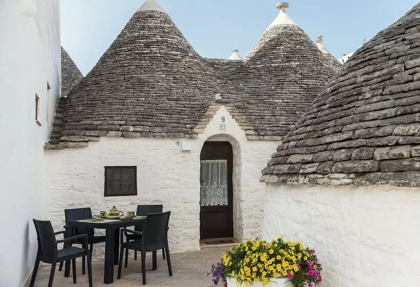 هتل Trulli Family