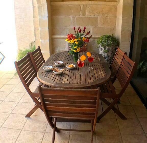 Ad Hoc B&b