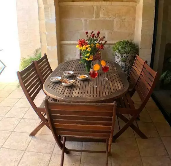 Ad Hoc B&b