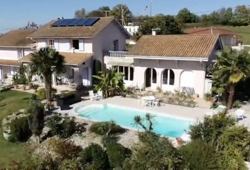 مبيت وإفطار Domaine De La Provençale