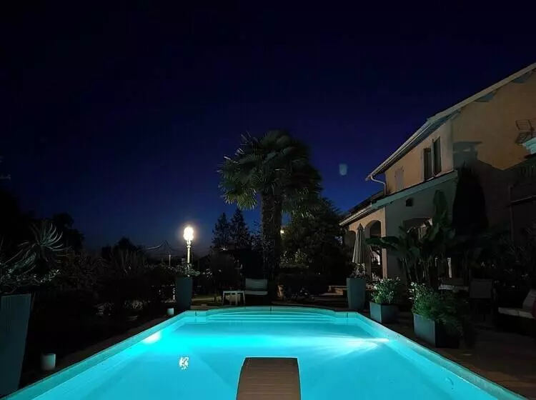 ベッドアンドブレックファースト Domaine De La Provençale