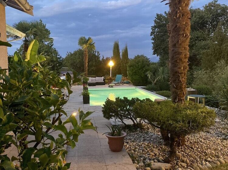 مبيت وإفطار Domaine De La Provençale