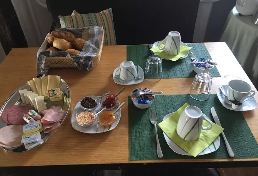 Aamiaismajoitus (B&B) Gasthof Feische