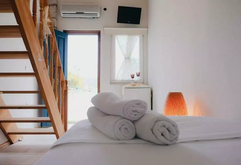 تختخواب و صبحانه Ion Club Loft Rooms