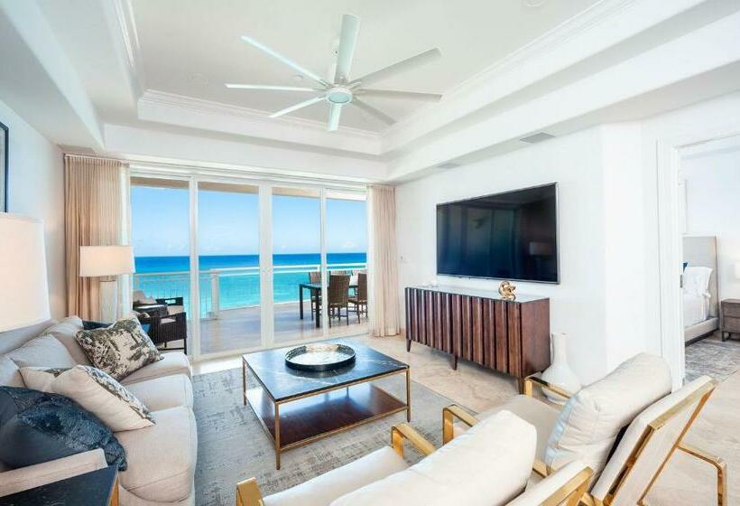 Club Se7en At Beachcomber