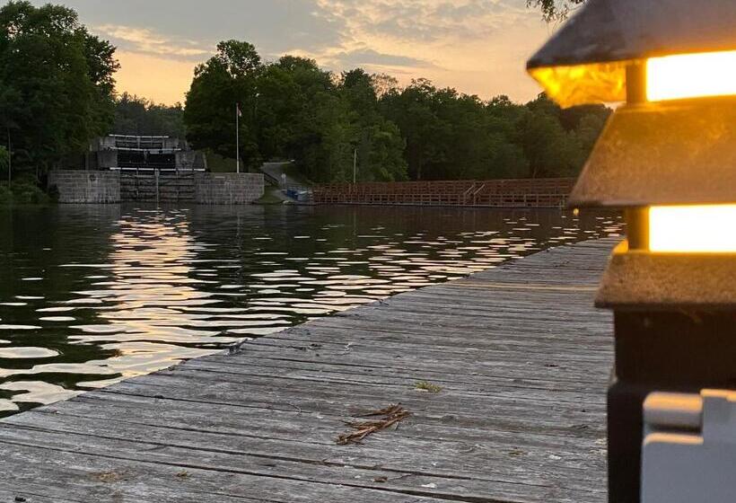 בית מלון כפרי Kenney Rideau