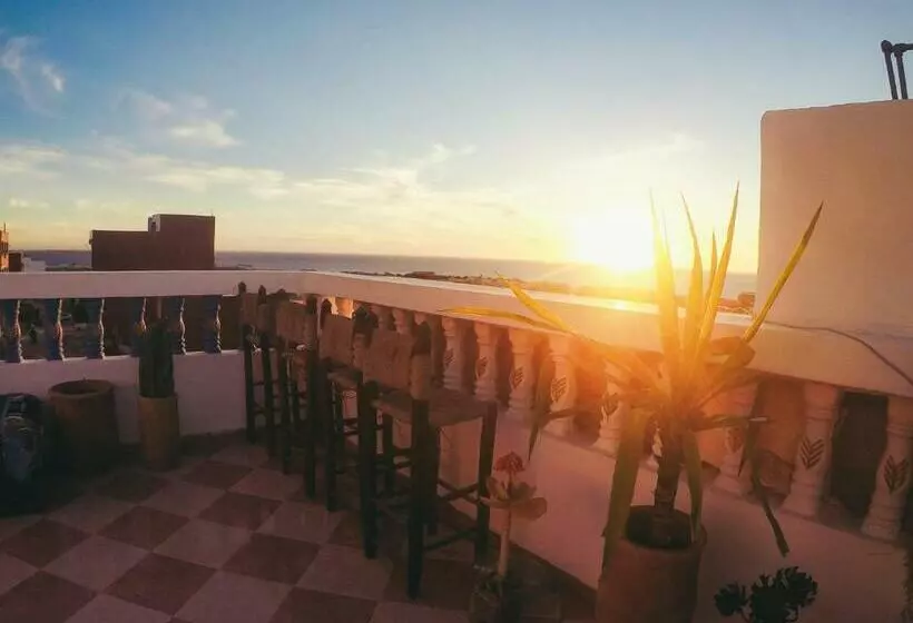 Hotelli Tamraght White Hostel