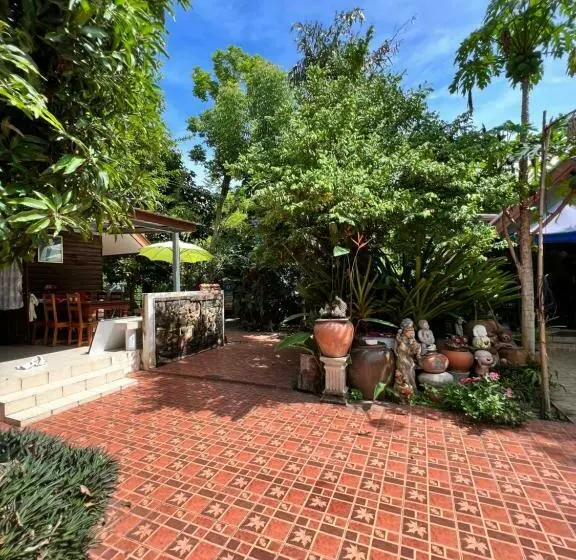 Majatalo Phow Homestay